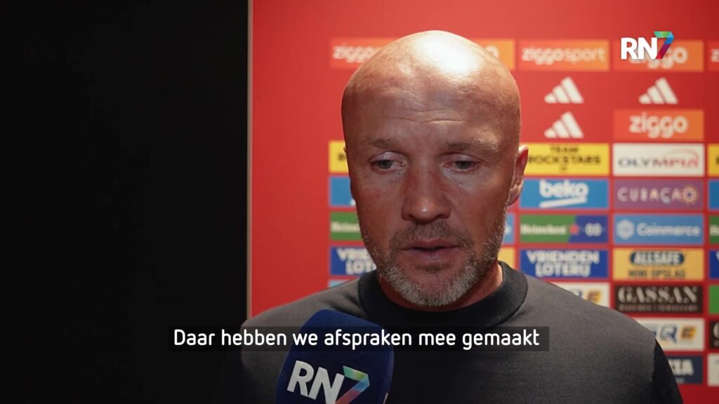 Dick Schreuder tijdens een interview over de selectie van NEC