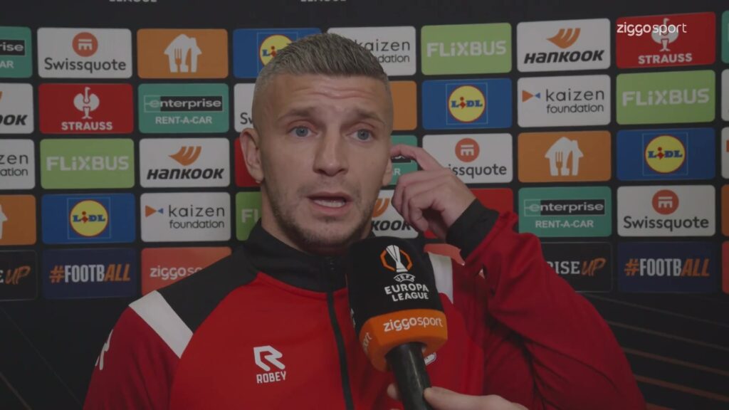 Bryan Linssen tijdens een interview over NEC.