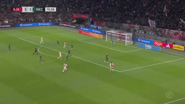 NEC en Ajax in actie in de Johan Cruijff ArenA