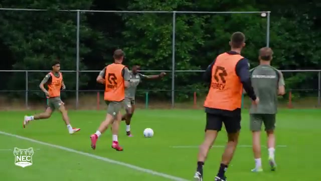Spelers van NEC tijdens een eerdere training.